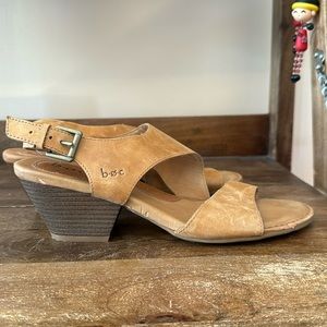 b.o.c. Size 9 beige heeled sandals